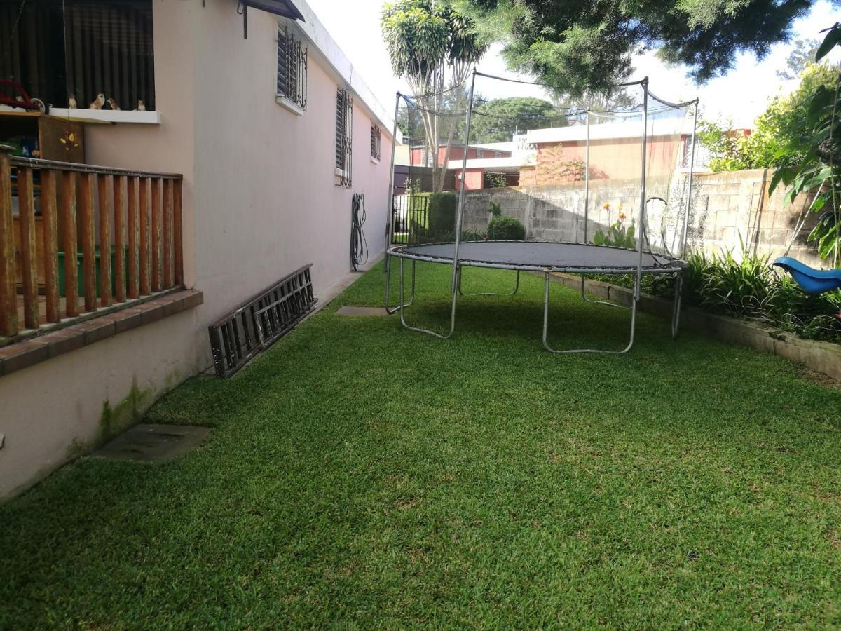 דירות גואטמלה Casa Familiar La Arboleda מראה חיצוני תמונה